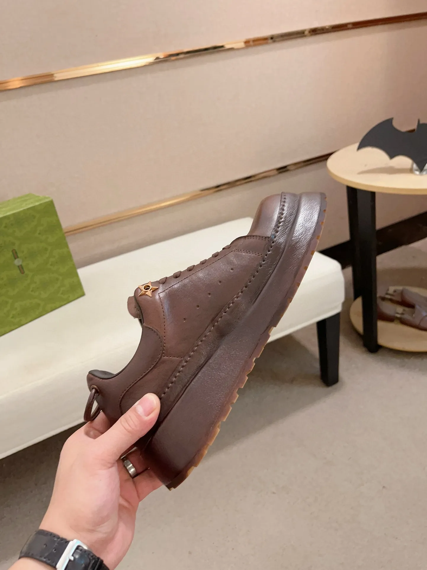 Men's shoes 💰: 680💰 Gucci (Gucci) new men's shoes, sold simultaneously on the official website, made from original orders, uppers made of first-layer cowhide, purely handmade craftsmanship 🌈 High-end first-layer genuine leather lining, original non-slip and wear-resistant outsole, fashionable and versatile, standard size .37-44. Can be customized 45-46